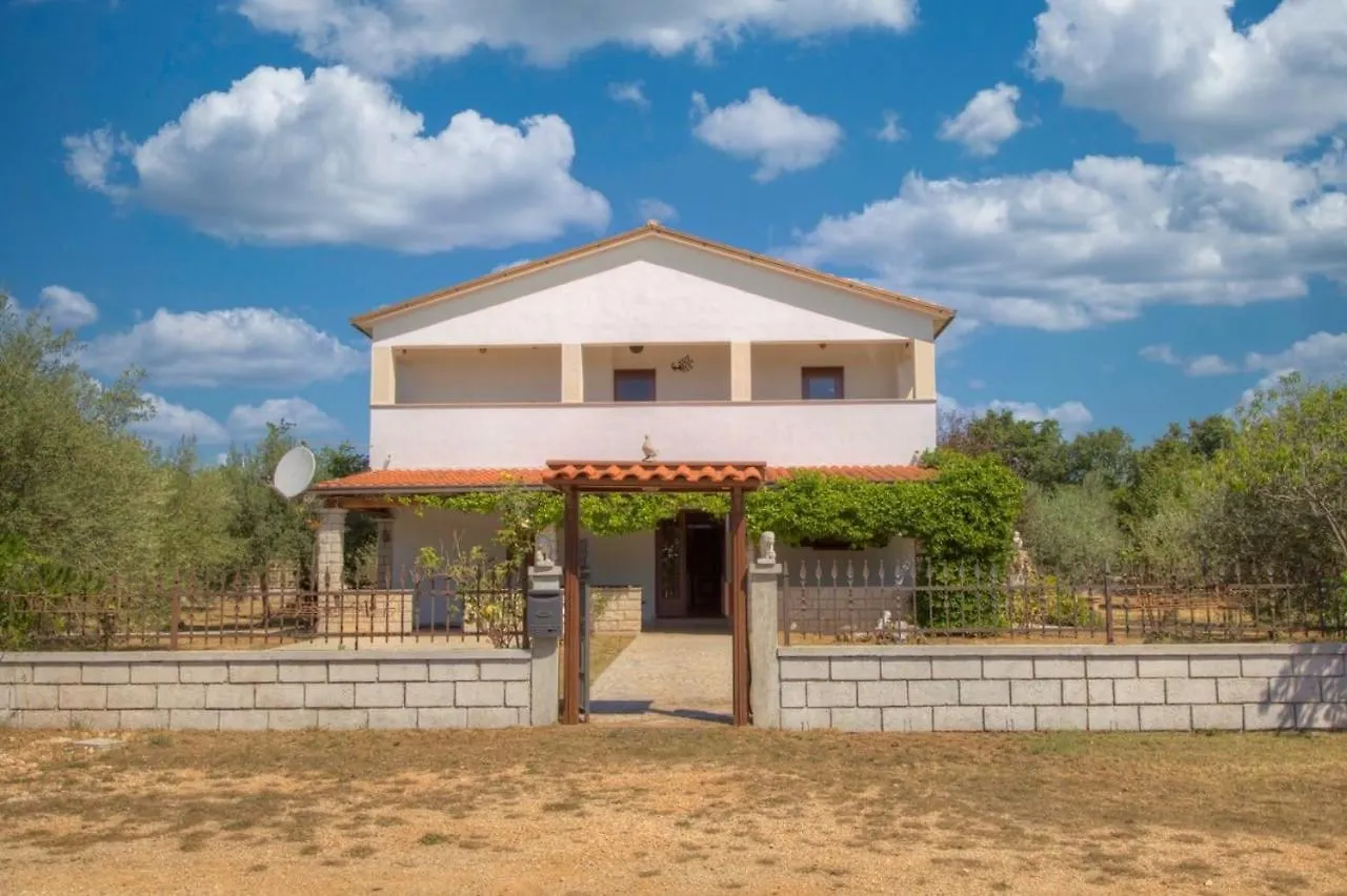 Casa Cerin With Private Pool Apartment Barat